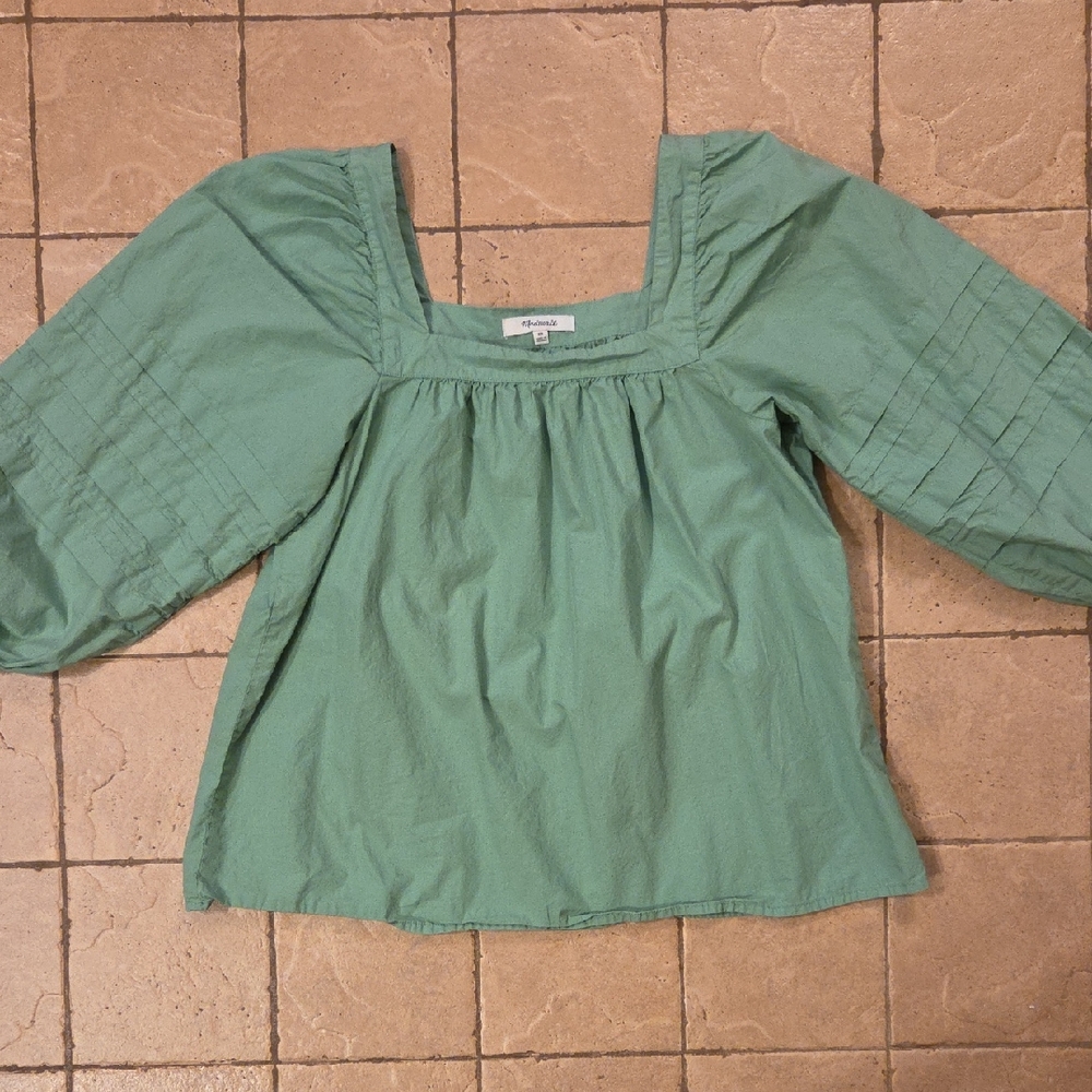 Madewell Puff Sleeve Pleat Sleeve Square Neck Peasant Top in Pale Evergreen